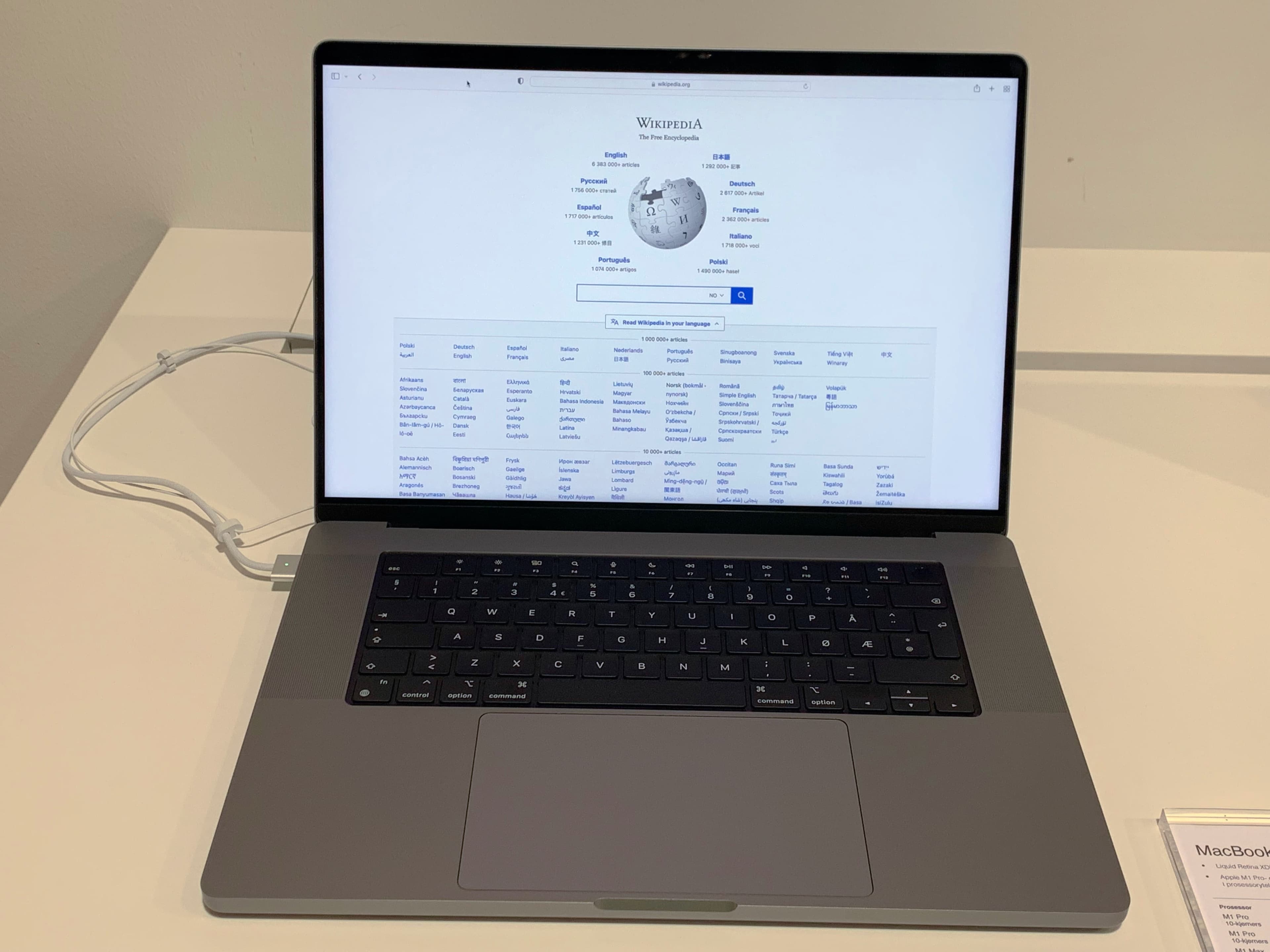 MacBook Pro 16 (M1 Pro, 2021) - Wikipedia